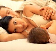 Kako očevi mogu pomoći sa dojenjem