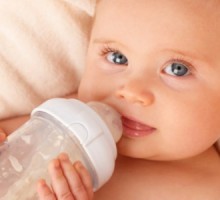 Potrebna količina mlijeka za bebu od šest mjeseci?