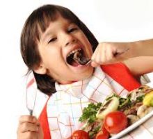 Kako naučiti dijete da jede samostalno i da uživa u hrani?