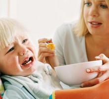 Trebamo li djecu tjerati da pojedu sve sa tanjira?
