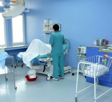 Pandemija dodatno pogoršala uslove u evropskim porodilištima