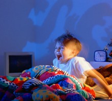 Noćni strahovi kod djece. Kako im pomoći?
