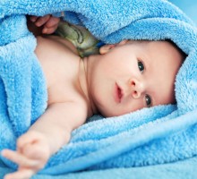 Kupanje bebe do otpadanja pupka ali i nakon toga