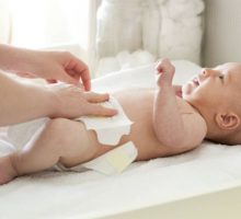 Previjanje muških beba