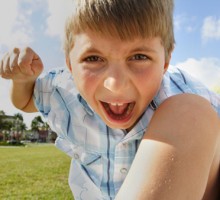 Zašto djeca udaraju i grizu kada su ljuta i kako ih u tome spriječiti?