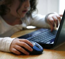 Roditeljske aplikacije za nadzor djece na internetu i pametnim uređajima