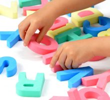 Djeca koja usvajaju dva jezika – prednosti bilingvalizma (dvojezičnosti)