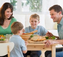 Za dobrobit djeteta vratite porodično okupljanje za stolom