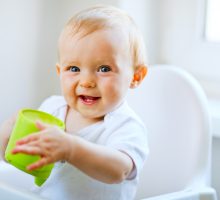 Koje mlijeko davati djetetu kada napuni godinu i koliku količinu?