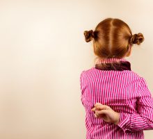 Zašto djeca govore neistinu i kako da podstaknete iskrenost