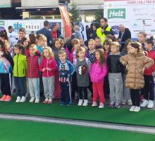 Pozvali djecu da pjevaju učesnicima Podgoričkog maratona pa ih tjerali