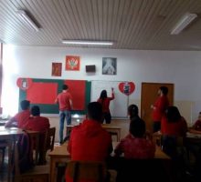 Profesor danilovgradske gimnazije učenicima objasnio ljubav kroz matematiku
