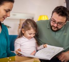 Šta je dijaloško čitanje i zašto je važno da ga roditelji primjenjuju?