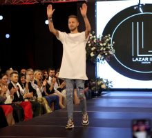 Lazar Ilić poklonio haljine i odjevne kombincije štićenicima Doma Mladost