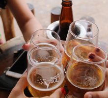 Alkohol konzumira 40 odsto učenika i srednjoškolaca