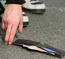 Petnaestogodišnjak vratio izgubljeni novčanik sa novcem