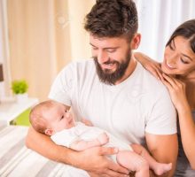 Grlite i mazite svoje bebe da bi postale stabilne ličnosti