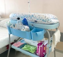 U porodilištu KCCG novi stolovi za presvlačenje beba