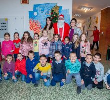 Novogodišnje iznenađenje za đake OŠ “Vladimir Nazor”