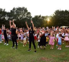 Javni čas plesa za djecu u nedjelju u Mini zoo vrtu Vranići