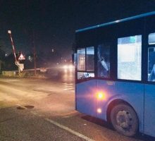 Zečević: Desetogodišnjaci zasuli autobus kamenjem, krivične prijave protiv roditelja